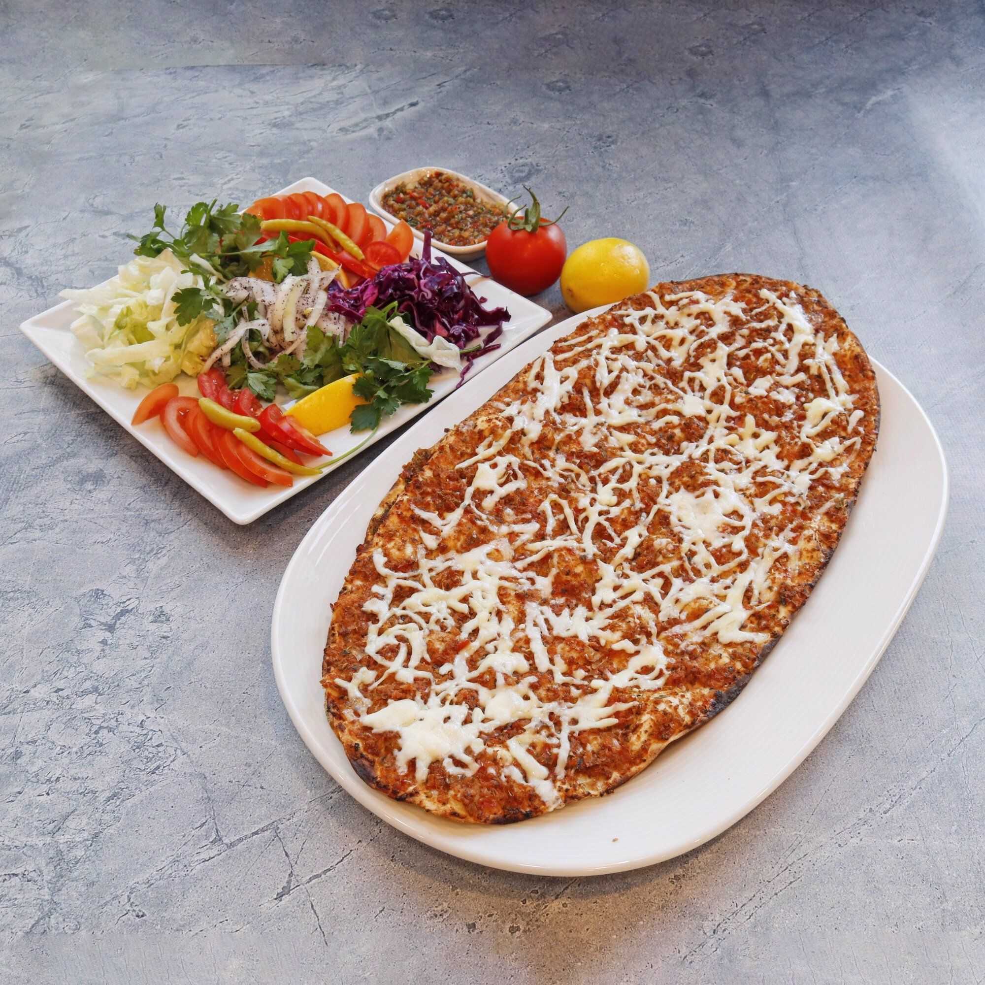 Kaşarlı Lahmacun